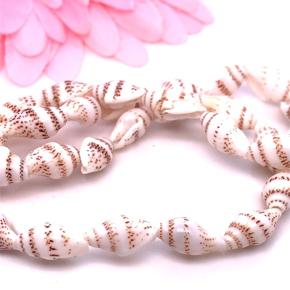 Natural shell choker Necklace 14” - Picture 5 of 6